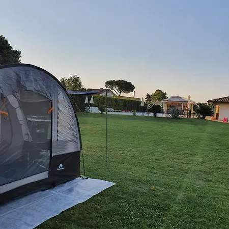 In Tenda In Giardino Camping